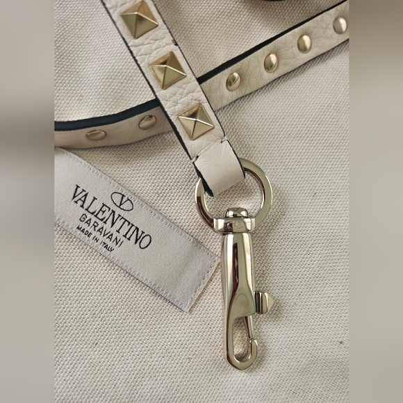 Valentino Garavani Rockstud Small East-West Leather Tote Bag Light Ivory - Picture 12 of 16